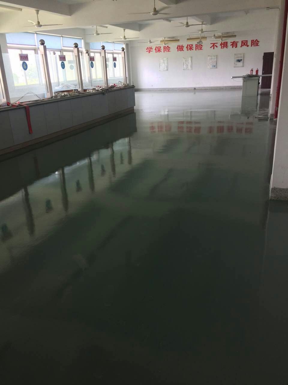 水性環(huán)氧地坪漆廠家給消費(fèi)者帶來(lái)安全放心不一樣的地坪涂料
